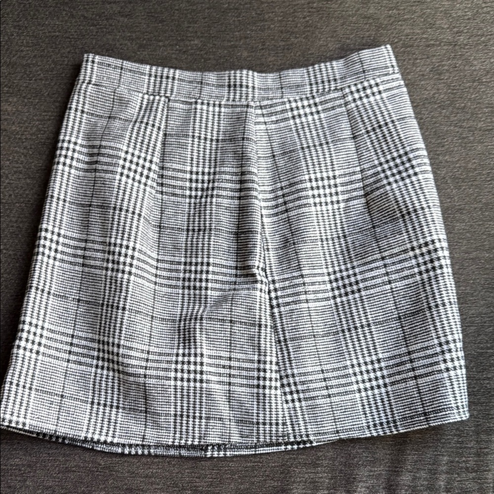 Classic Black and White Plaid Skirt
